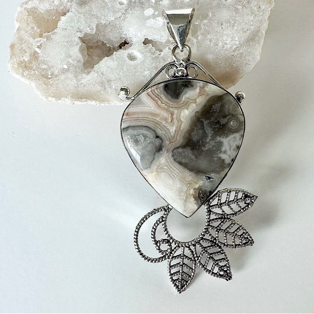 Crazy lace agate pendant
